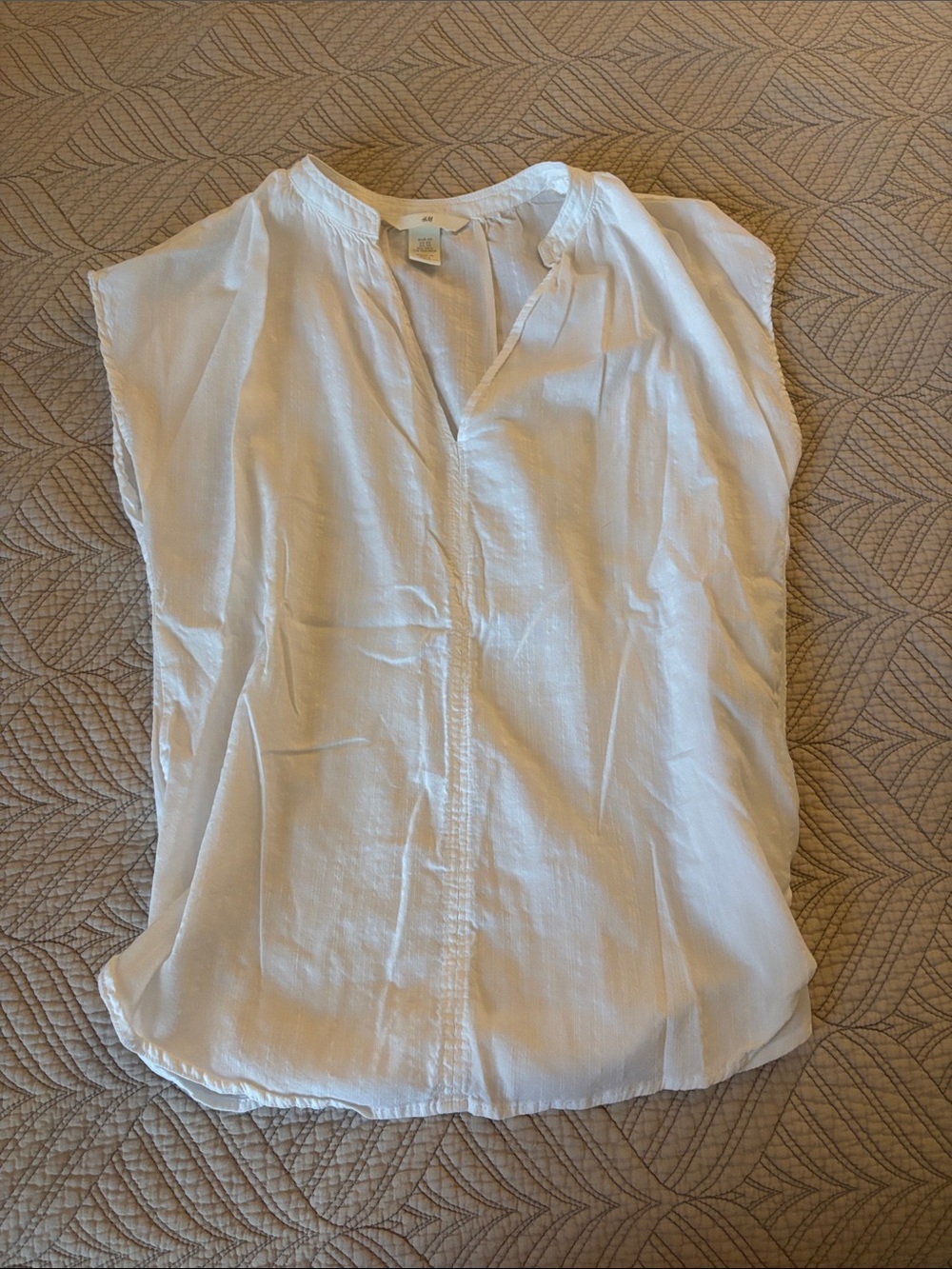 H&M White V-Neck Cap Sleeve Blouse - Size XS